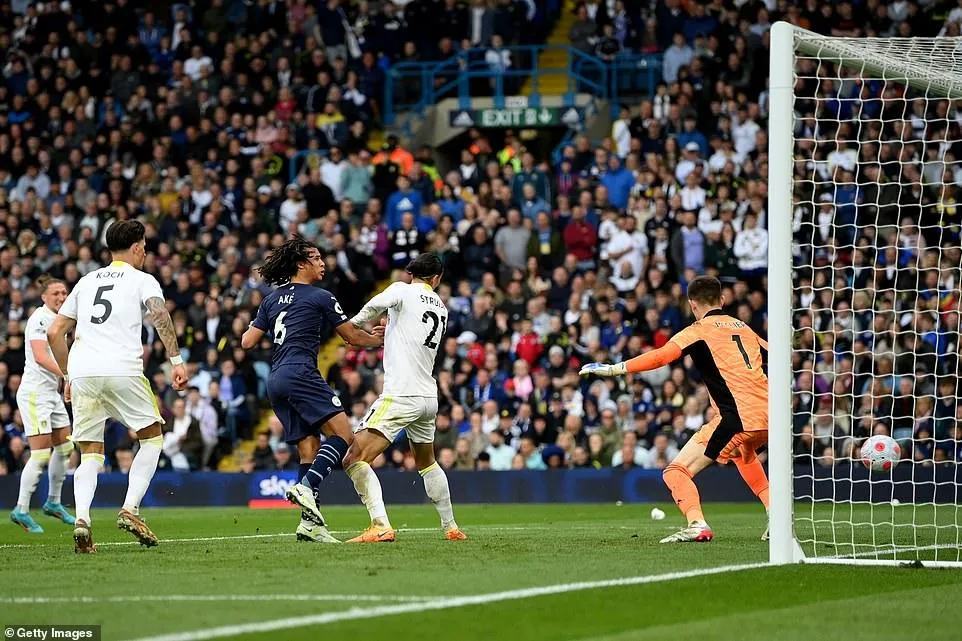 Ake đánh đầu ghi bàn thứ hai cho Man City. ẢNH: GETTY Ake đánh đầu ghi bàn thứ hai cho Man City. ẢNH: GETTY