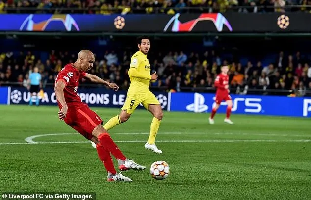 Fabinho tung cú sút không hiểm nhưng vẫn đánh bại Rulli. ẢNH: GETTY