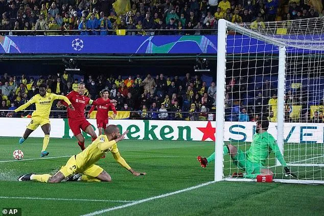 Dia ghi bàn mở tỉ số mở ra hi vọng cho Villarreal. ẢNH: AP