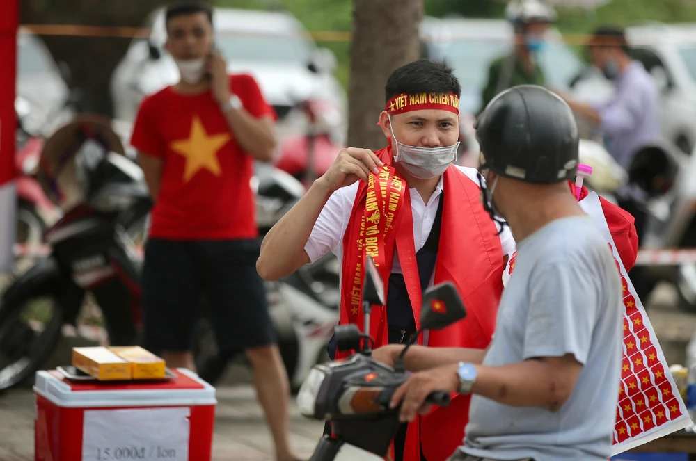 Dịch vụ đầy đủ trước sân Việt Trì