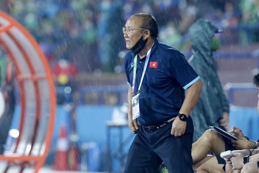 HLV Park Hang-seo tỏ ra rất sốt ruột. ẢNH: ANH PHƯƠNG