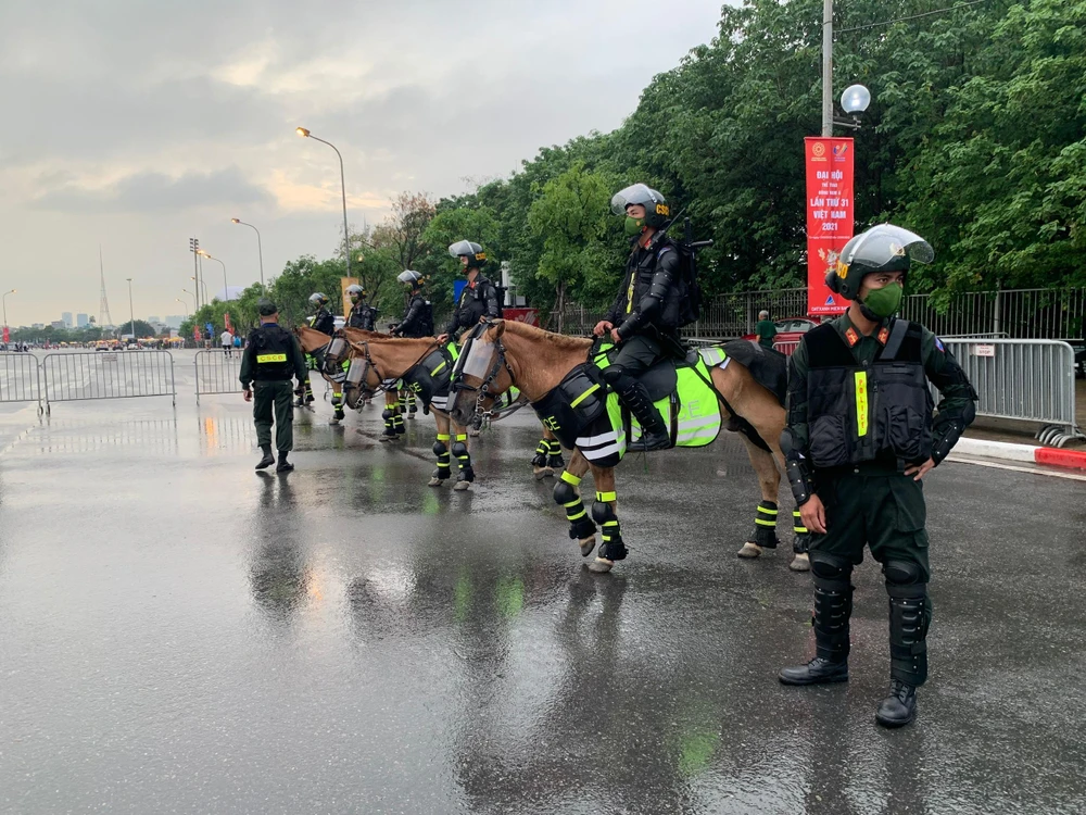 40 kỵ binh luôn trong tư thế chủ động. ẢNH: ANH PHƯƠNG