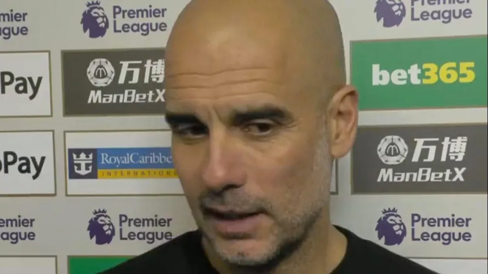 Pep Guardiola hoàn toàn đủ khả năng chơi bóng ở Premier League. ẢNH: MIRROR