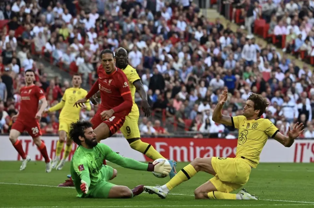 Alonso cũng có cơ hội nhưng không thể ghi bàn. ÀNH: SUN SPORTS Alonso cũng có cơ hội nhưng không thể ghi bàn. ÀNH: SUN SPORTS