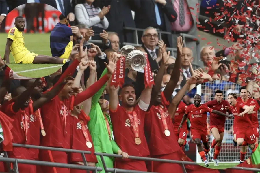 Chelsea một lần nữa đau đớn nhìn Liverpool nâng cúp. ẢNH: SUN SPORTS Chelsea một lần nữa đau đớn nhìn Liverpool nâng cúp. ẢNH: SUN SPORTS