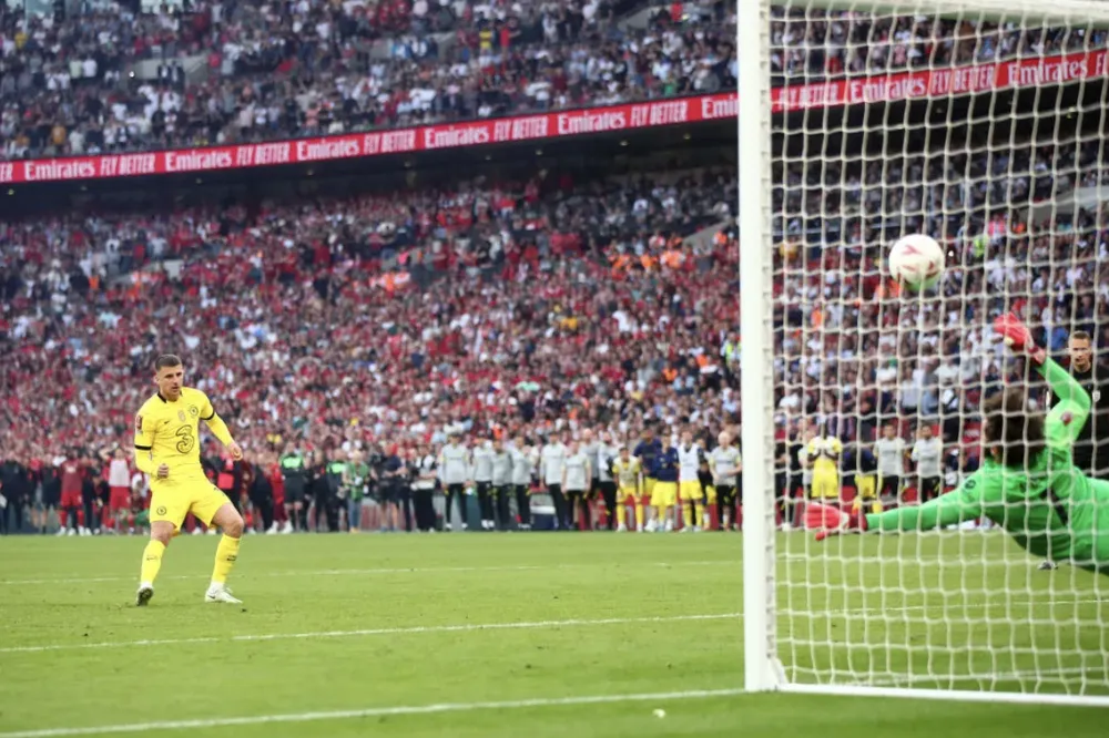 Mount đá hỏng quả pen quyết định. ẢNH: SUN SPORTS Mount đá hỏng quả pen quyết định. ẢNH: SUN SPORTS