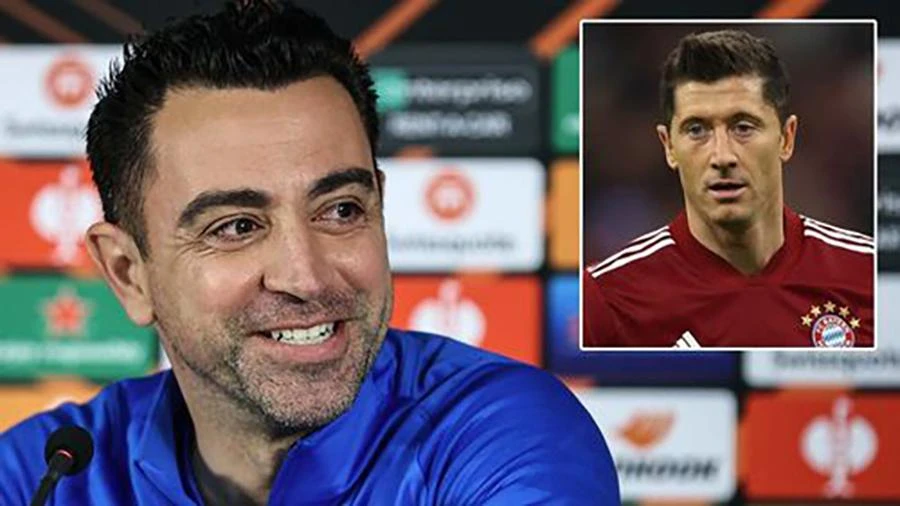 Xavi muốn Lewy đến Barcelona. ẢNH: MIRROR