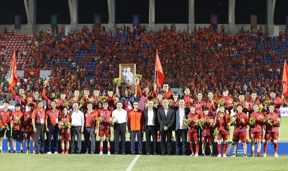 Nữ Việt Nam là đội giàu thành tích nhất lịch sử SEA Games 31 với 7 lần vô địch, trong đó HLV Mai Đức Chung có 5 chức vô địch cùng tuyển nữ.
