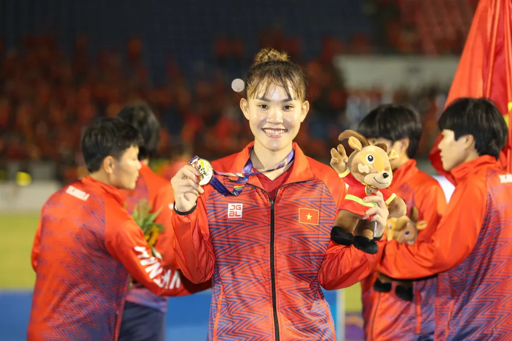 Trung vệ Chương Thị Kiều.