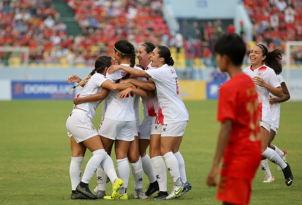 Trận nữ Philippines ngược dòng hạ Myanmar 2-1. ẢNH: ANH PHƯƠNG