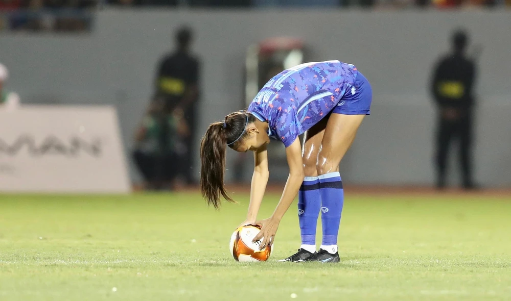 Dangda đang là cầu thủ nguy hiểm nhất bên phía Thái Lan. ẢNH: ANH PHƯƠNG