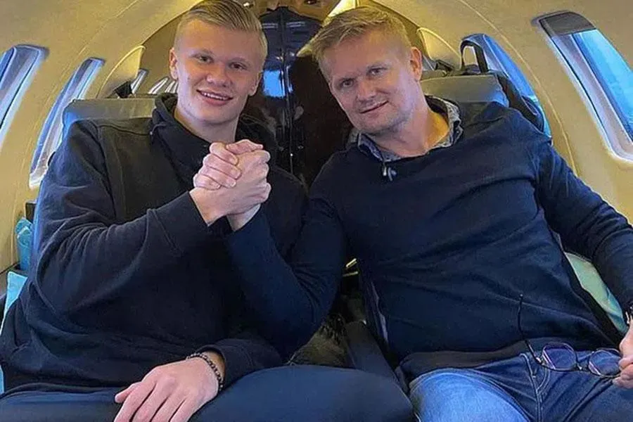 Haaland đã đến Manchester bằng chuyên cơ riêng. Haaland đã đến Manchester bằng chuyên cơ riêng.