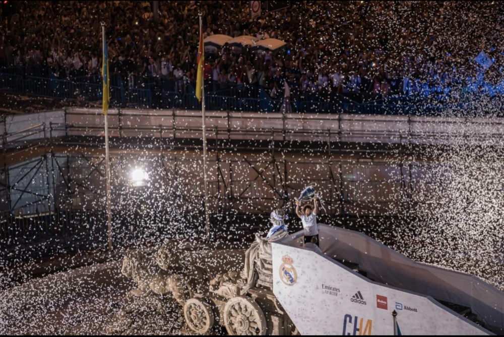 Biển người ăn mừng chức vô địch Champions League và La Liga cùng Real Madrid. ẢNH: GETTY
