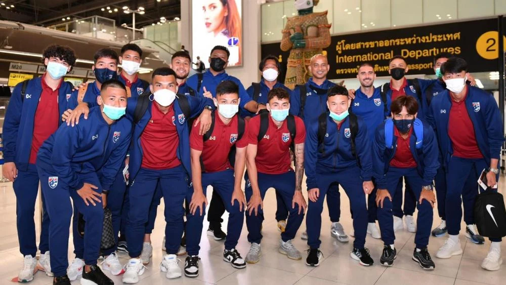 Các cầu thủ Thái Lan tại sân bay quốc tế Suvarnabhumi (Thái Lan). ẢNH: THAI RATH Các cầu thủ Thái Lan tại sân bay quốc tế Suvarnabhumi (Thái Lan). ẢNH: THAI RATH