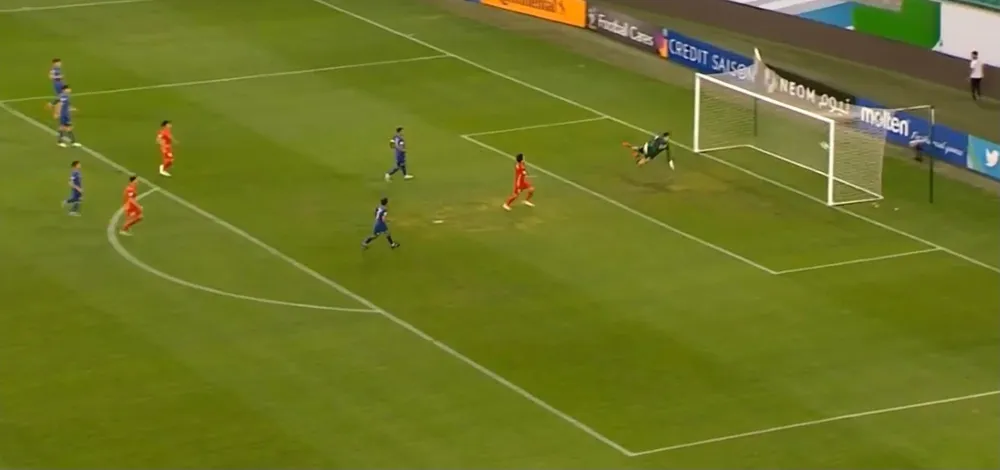 Tuấn Tài tung cú sút ghi bàn thắng từ rất sớm cho U-23 Việt Nam. Tuấn Tài tung cú sút ghi bàn thắng từ rất sớm cho U-23 Việt Nam.