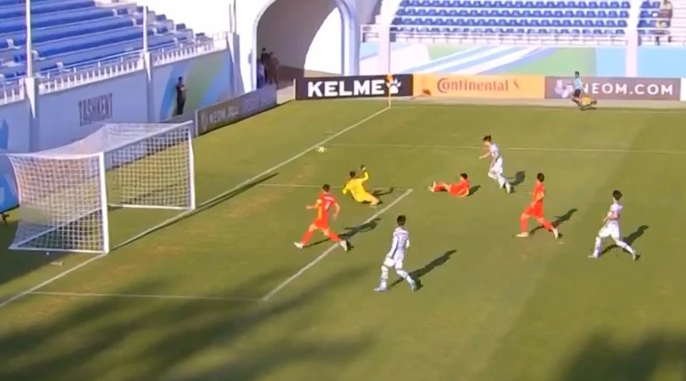 Hàn Quốc có cơ hội ghi bàn nhưng Park Jeong-In dứt điểm không thành công.