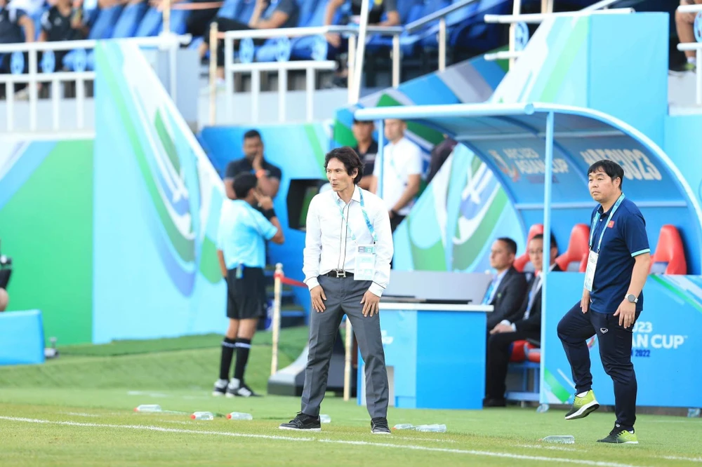 HLV Gong Oh-kyun chỉ đạo trong trận U-23 Việt Nam thắng U-23 Malaysia 2-0. ẢNH: ANH THỎA