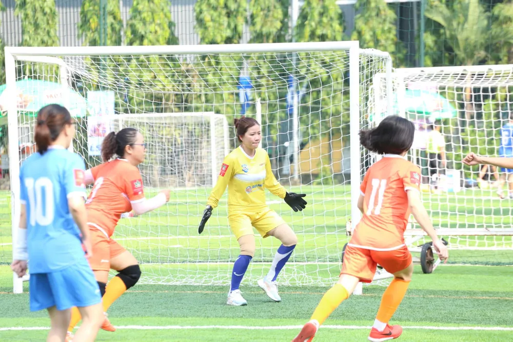 Một số hình ảnh trong trận đội nữ báo Pháp Luật TP.HCM gặp báo Người lao động.