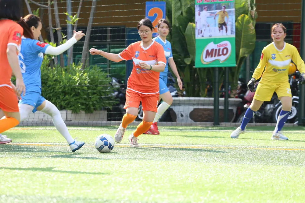 Báo Pháp Luật TP.HCM cầm hòa đương kim vô địch ảnh 13