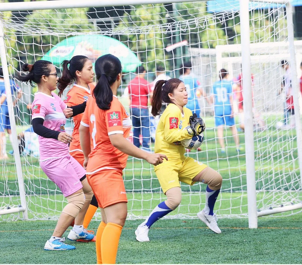 Thủ môn Nguyễn Châu có nhiều pha cản phá xuất sắc trong trận đấu.