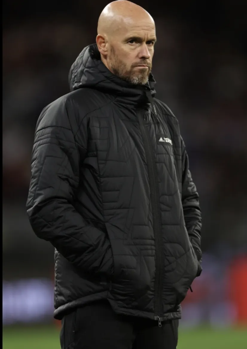 Ten Hag thất vọng trước màn trình diễn của các học trò trong trận hòa Aston Villa 2-2. ẢNH: GETTY