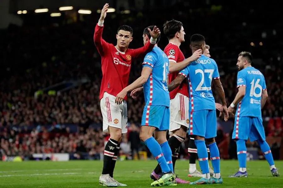 Ronaldo đang đi không được, ở cũng không xong. ẢNH: GETTY