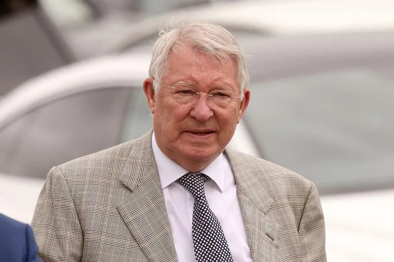 Sir Alex không còn dẫn dắt MU 10 năm rồi nhưng tầm ảnh hưởng của ông ở Old Trafford vẫn rất lớn. ẢNH: MIRROR