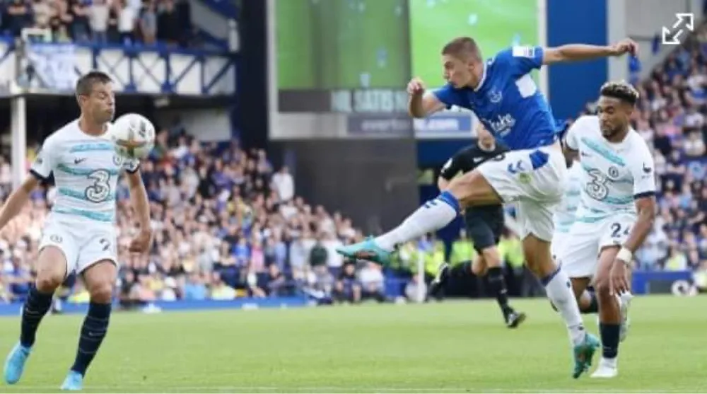 Hai đội thi đấu khá mờ nhạt, chỉ trông chờ vào sự tỏa sáng của cá nhân. Ảnh: Getty