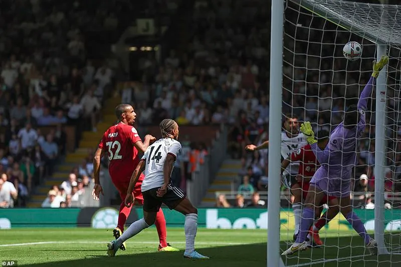 Fulham hai lần ghi bàn trước khiến Liverpool rượt đuổi "trối chết". ẢNH: AP Fulham hai lần ghi bàn trước khiến Liverpool rượt đuổi "trối chết". ẢNH: AP