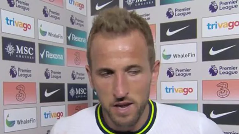 Harry Kane trả lời phỏng vấn sau trận đấu. ẢNH: MIRROR Harry Kane trả lời phỏng vấn sau trận đấu. ẢNH: MIRROR