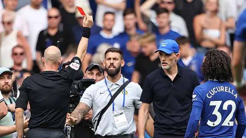 Tuchel và Conte đều bị trọng tài Taylor rút thẻ đỏ. ẢNH: GETTY