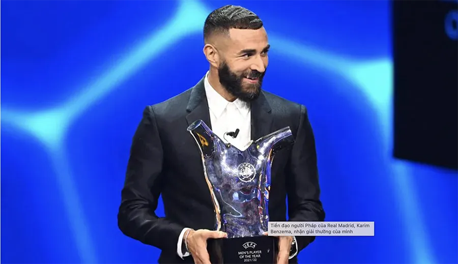 Benzema cười rất tươi khi nhận danh hiệu cầu thủ xuất sắc nhất mùa giải của UEFA. Ảnh: UEFA Benzema cười rất tươi khi nhận danh hiệu cầu thủ xuất sắc nhất mùa giải của UEFA. Ảnh: UEFA
