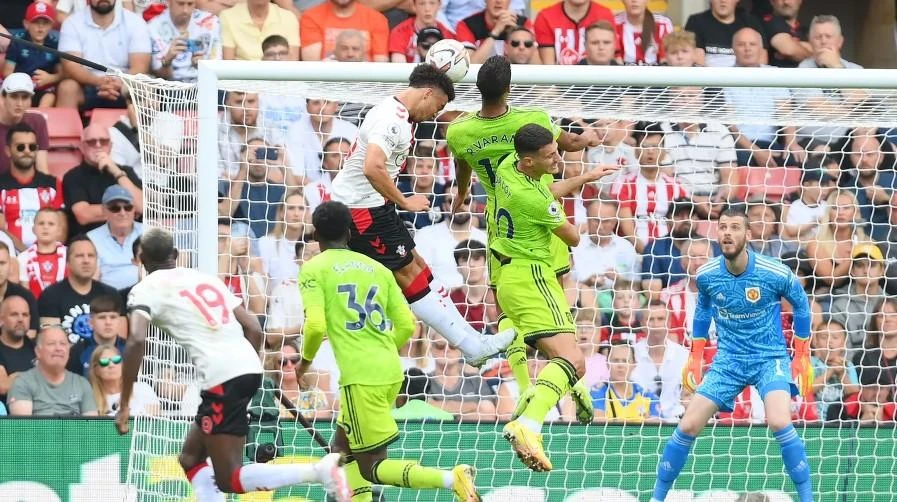 Man United thi đấu bế tắc trong hiệp 1. Ảnh: Getty