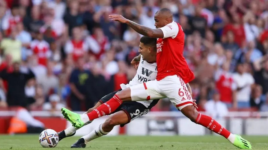 Arsenal thi đấu bế tắc trong hiệp 1. Ảnh: Getty