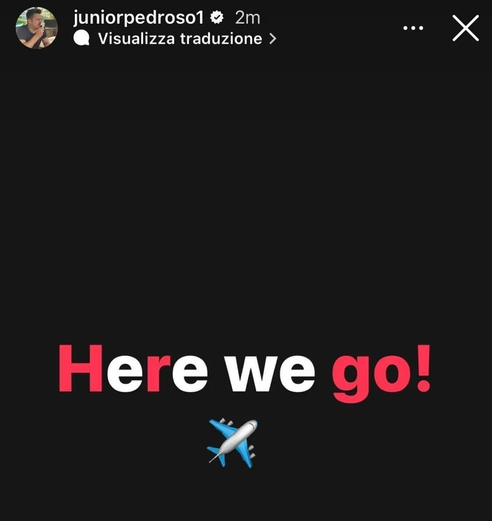 Người đại diện của Antony là Junior Pedroso đăng &quot;Here We Go&quot;.