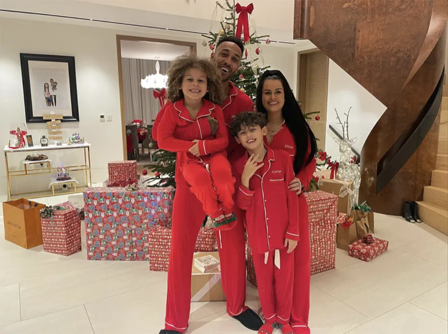 Pierre-Emerick Aubameyang có một gia đình cực kỳ hạnh phúc. ẢNH: INSTAGRAM Pierre-Emerick Aubameyang có một gia đình cực kỳ hạnh phúc. ẢNH: INSTAGRAM