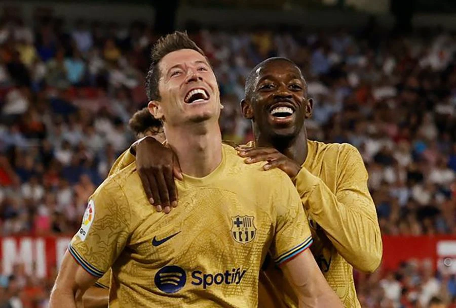 Barcelona tiêu tốn rất nhiều tiền để sở hữu cầu thủ xuất sắc nhất thế giới 2 năm liền - FIFA The Best. ẢNH: REUTERS