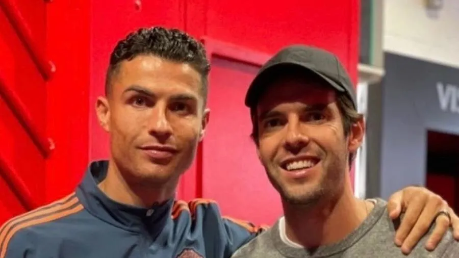 Kaka chụp ảnh cùng người đồng đội cũ Cristiano Ronaldo. ẢNH: INSTAGRAM