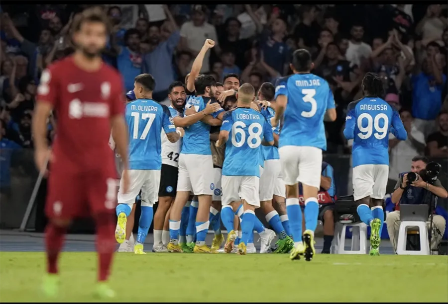 Schreuder sợ Liverpool sẽ phản ứng mạnh mẽ trở lại sau khi thua Napoli 1-4. ẢNH: AP Schreuder sợ Liverpool sẽ phản ứng mạnh mẽ trở lại sau khi thua Napoli 1-4. ẢNH: AP