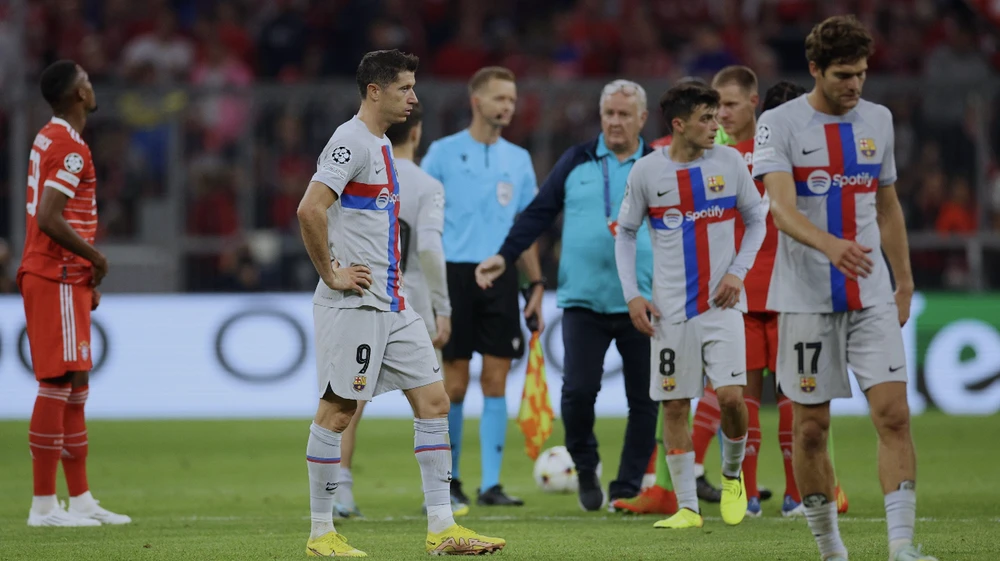 Lewy không thể ghi bàn khi gặp lại đội bóng cũ. Ảnh: Goal