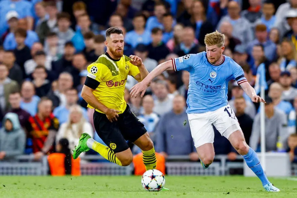 Hiệp 1, Man City bế tắc ở các pha lên bóng. Ảnh: UEFA