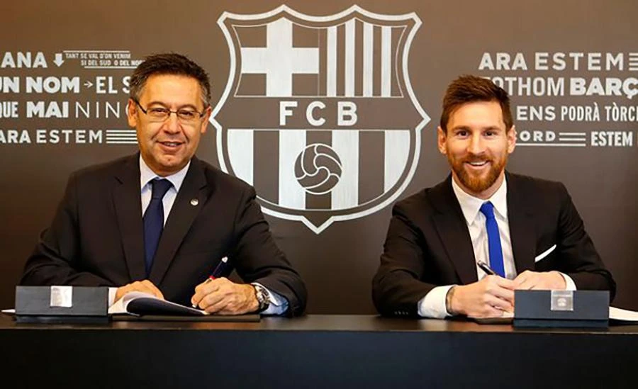 Messi và cựu chủ tịch Barca Bartomeu là trung tâm trong cuộc đàm phán hợp đồng thất bại. ẢNH: GETTY