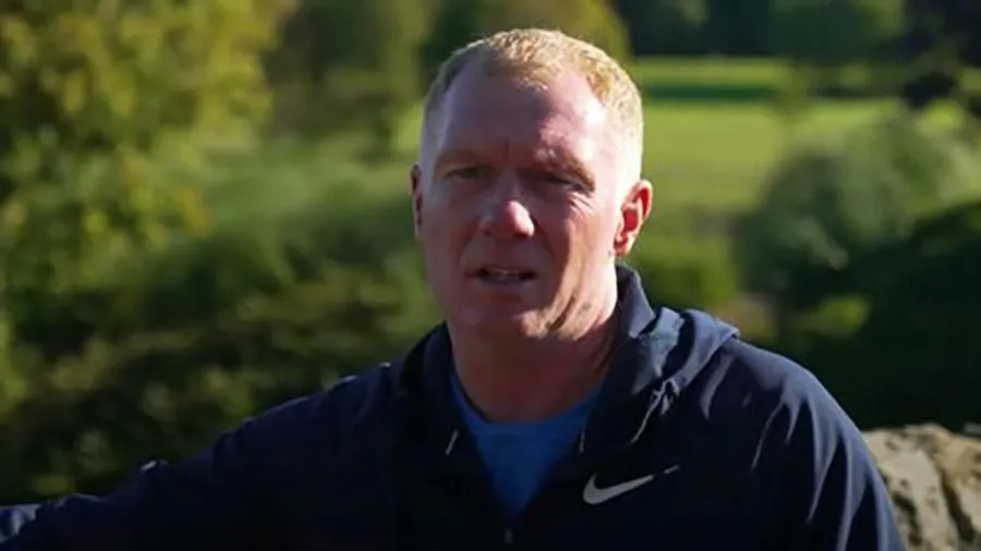 Scholes chia sẻ khoảnh khắc anh &quot;trở chứng&quot; với ông thầy huyền thoại Sir Alex. ẢNH: MIRROR