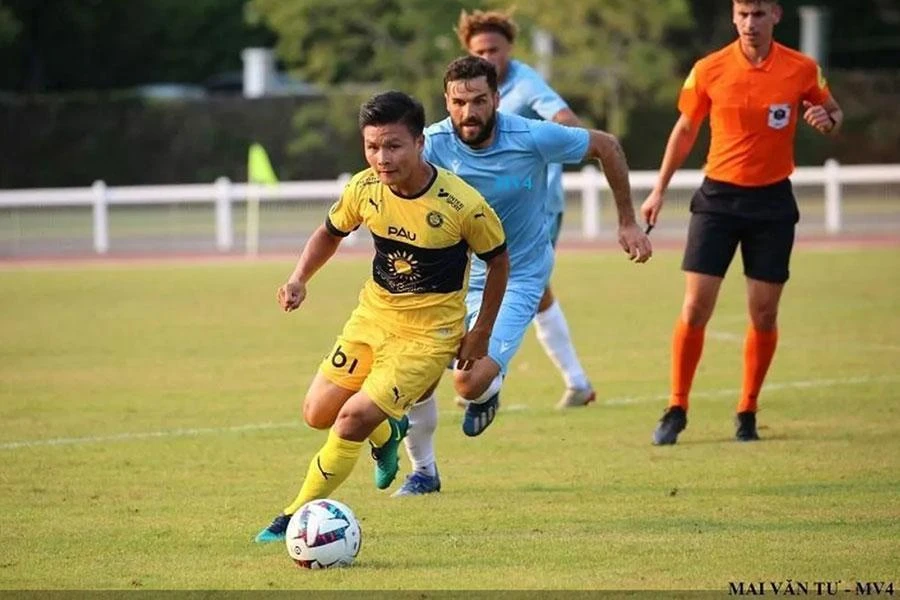 Quang Hải sau khi khoác áo tuyển quốc gia đã trở lại Pau FC. Quang Hải sau khi khoác áo tuyển quốc gia đã trở lại Pau FC.