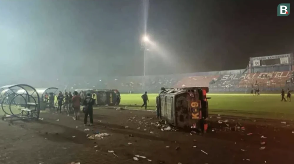 Vụ bạo loạn trên sân đã khiến ít nhất 127 người thiệt mạng. ẢNH: BOLA