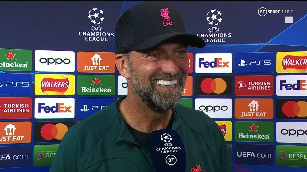 HLV Jurgen Klopp gây bất ngờ khi tung đội hình 4 tiền đạo vào sân trong cuộc tiếp đón Rangers. ẢNH: GETTY HLV Jurgen Klopp gây bất ngờ khi tung đội hình 4 tiền đạo vào sân trong cuộc tiếp đón Rangers. ẢNH: GETTY