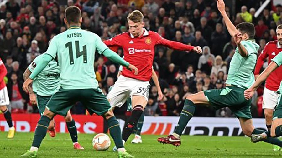 Scott McTominay dứt điểm ghi bàn duy nhất trận đấu. ẢNH: GETTY