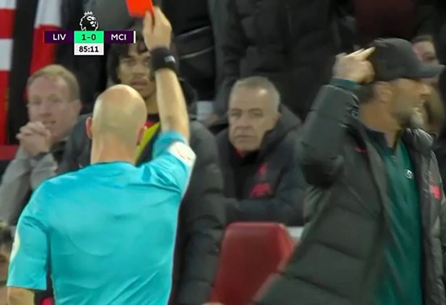Klopp cho rằng chiếc thẻ đỏ ông nhận là xứng đáng. ẢNH: SKY SPORTS
