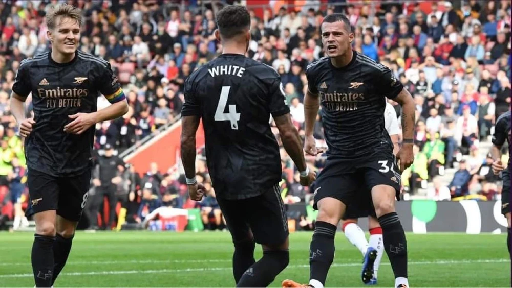 Chỉ có 1 điểm trước Southampton đã làm cho khoảng cách giữa Arsenal và Man City chỉ còn 2 điểm. Ảnh: Getty