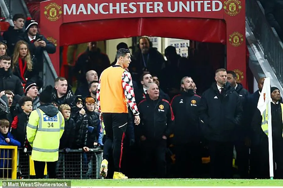 Ronaldo nổi loạn trên sân Old Trafford khiến MU phải ra lệnh trừng phạt. ẢNH: SHUTTERTOCK